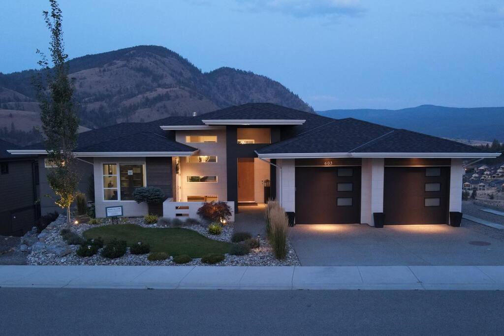 Beautiful Suite On Golf Course Kelowna Eksteriør billede