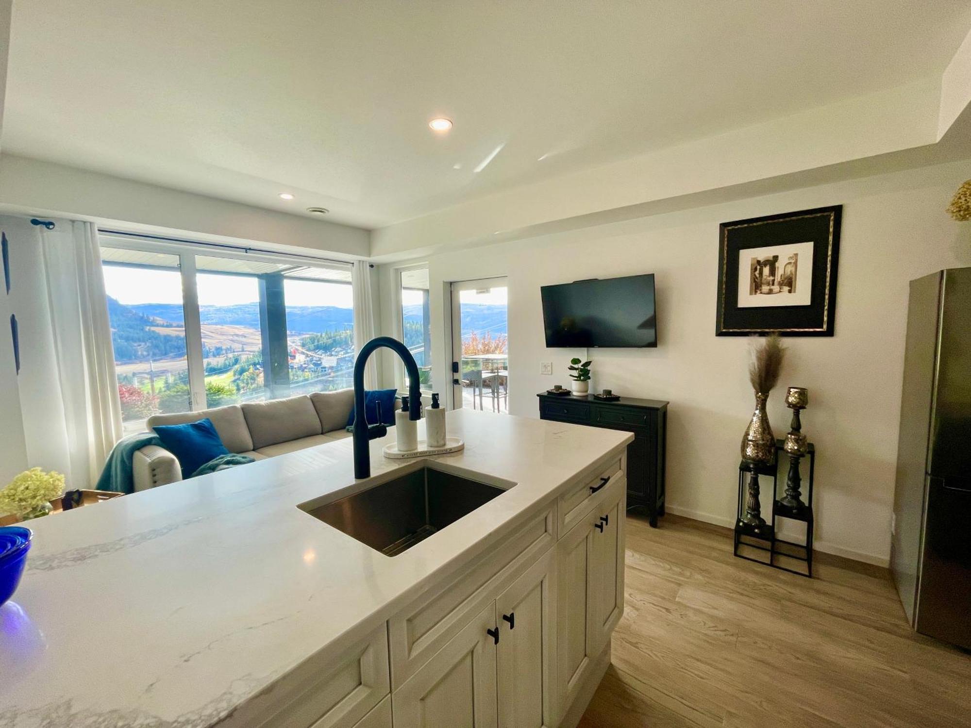 Beautiful Suite On Golf Course Kelowna Eksteriør billede
